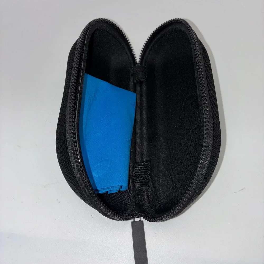 Costa Del Mar Sunglasses Hard Case Black Woven Zip Closure with Cleaning Cloth